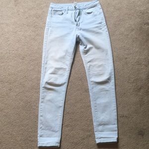 Light wash woman’s jeans